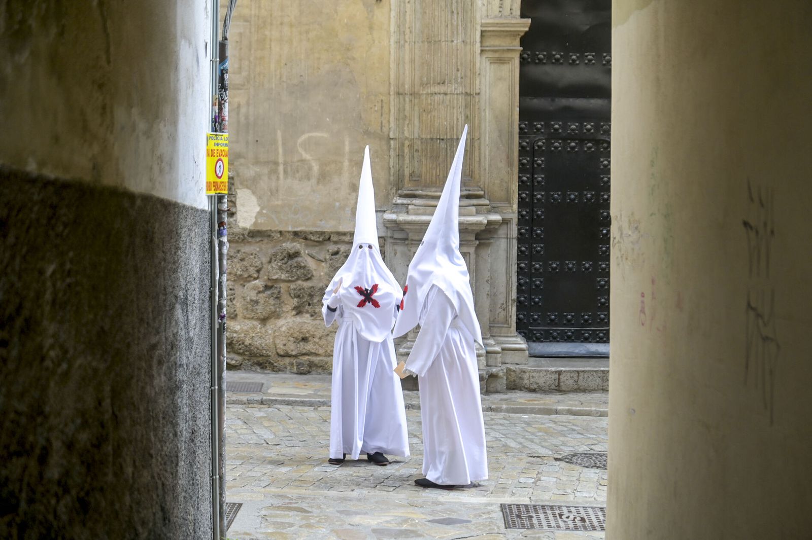 Así vivió Granada la salida de la Cofradía de los Dolores 2025