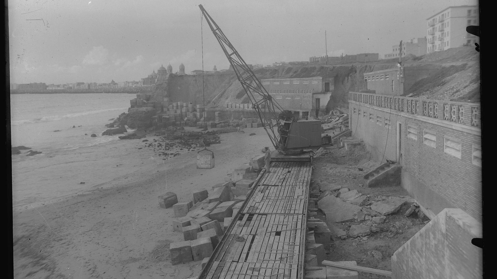 Construcción del Balneario de Santa María del Mar.