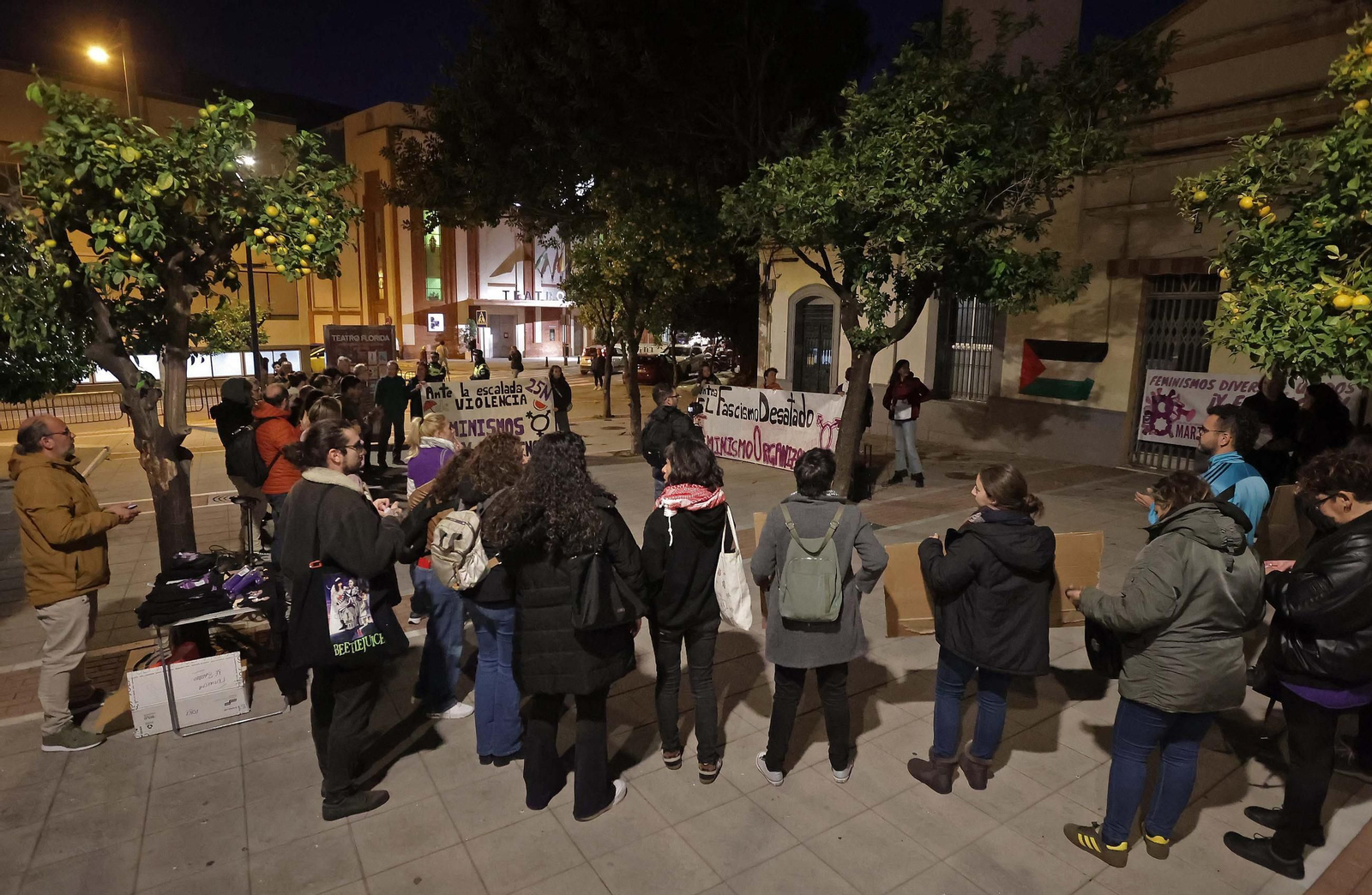 Fotos de la concentración por el 25 N de Marea Violeta en Algeciras