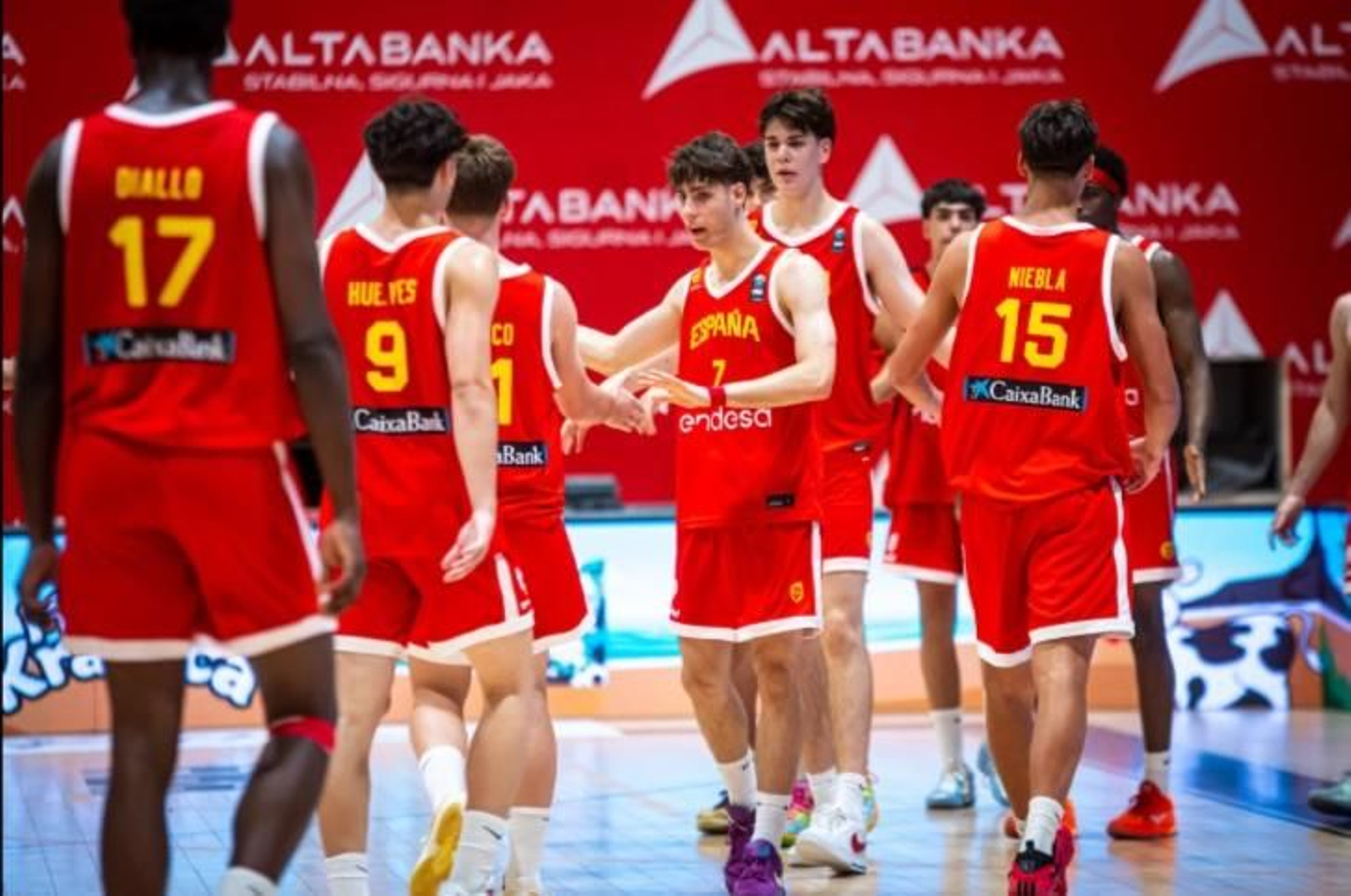 España sub 18 arrasa a Eslovenia (69-97) con Del Pino de líder