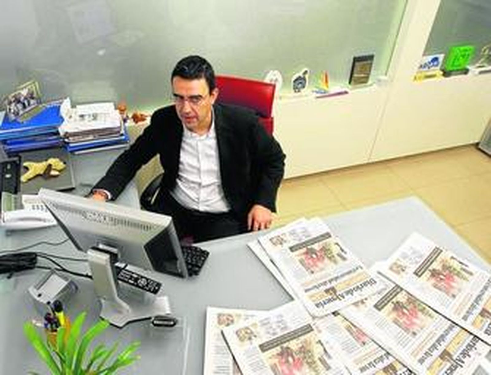 Mario Jiménez contesta a los internautas de Diario de Almería desde la redacción.