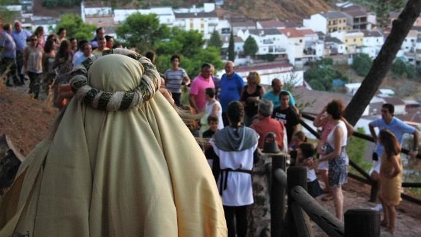 Los participantes acuden a rutas interpretativas sobre el Vilches medieval.