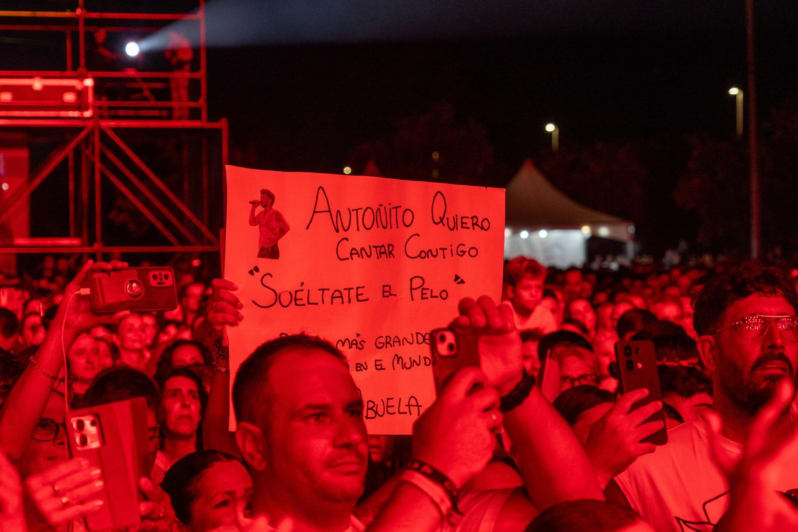 Colombinas 2025: El concierto de Antoñito Molina en las Fiestas Colombinas en imágenes