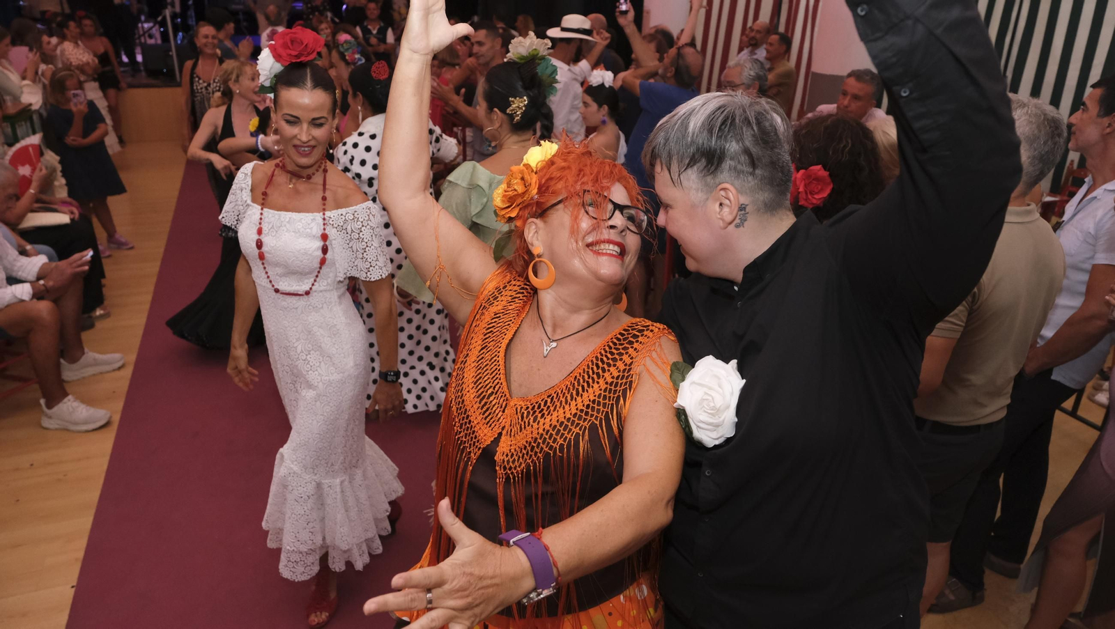 Los almerienses disfrutan del lunes en la Feria del Mediodía