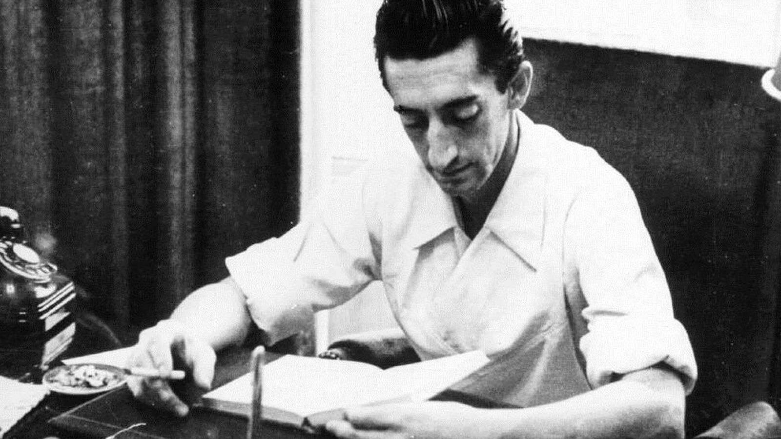 El diestro, en el despacho de su residencia particular.