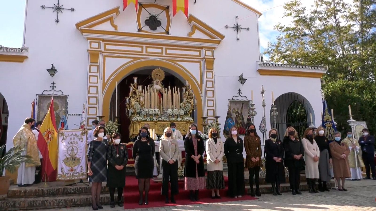 Las nuevas Damas de Loreto tras la imposición de las medallas