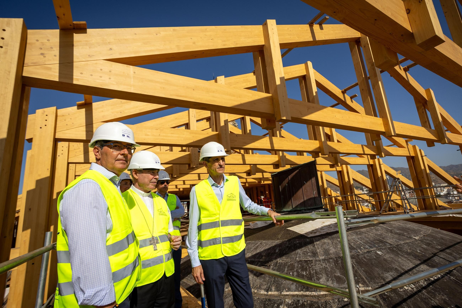 Las obras del tejado de la catedral de Málaga, en imágenes