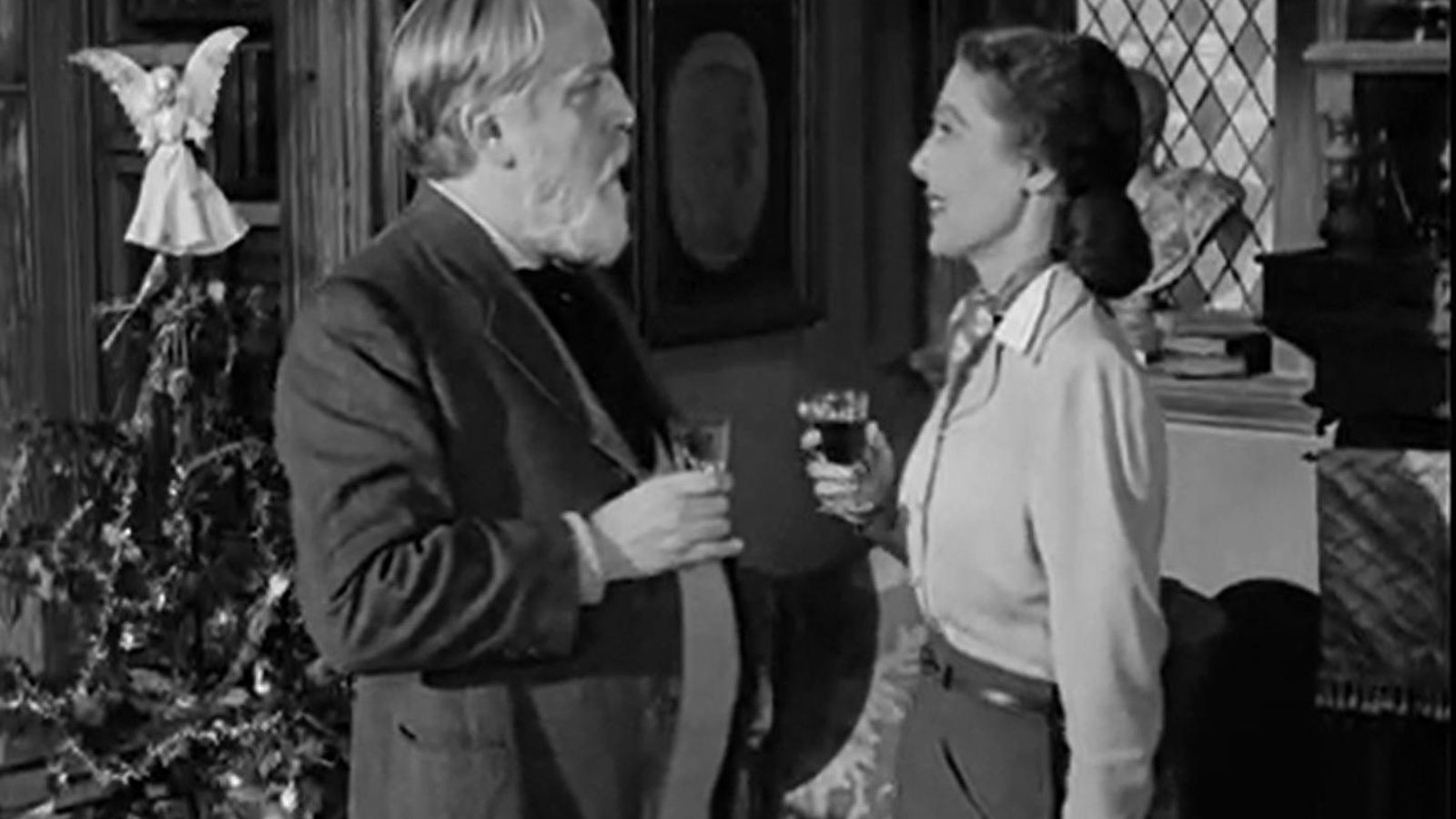 El profesor Wutheridge invita a Julia a un jerez en 'La mujer del obispo'.