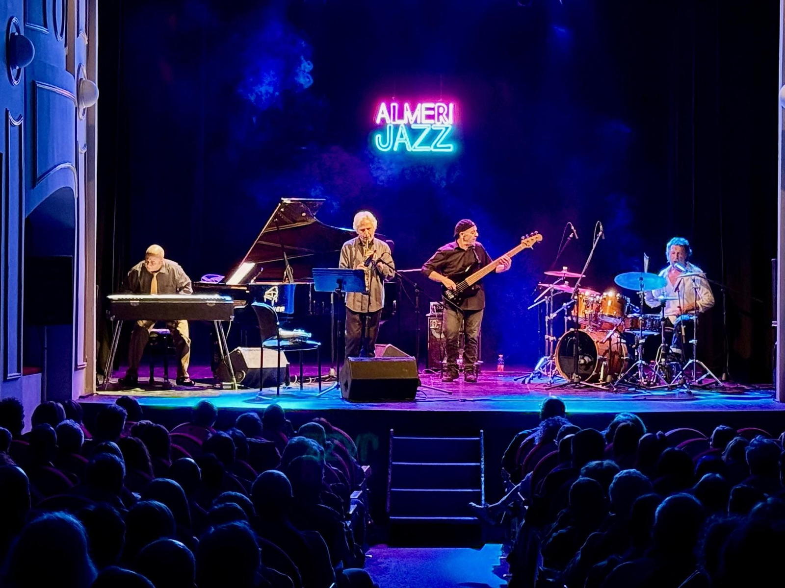 Caramelo de Cuba, Perico Sambeat, Peter Oteo y Tino di Geraldo durante su actuación en el Teatro Apolo.