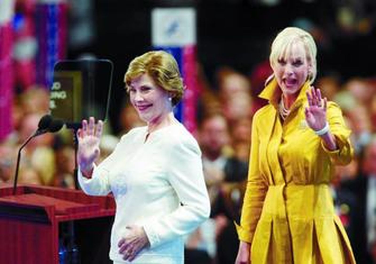 Laura Bush y Cindy McCain fueron las encargadas de animar la reunión republicana el pasado lunes.