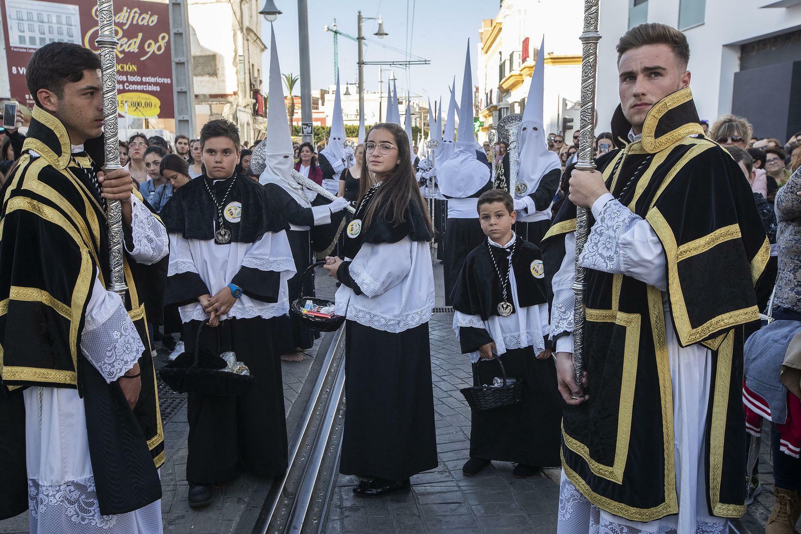 Caridad, imágenes de una brillante salida penitencial