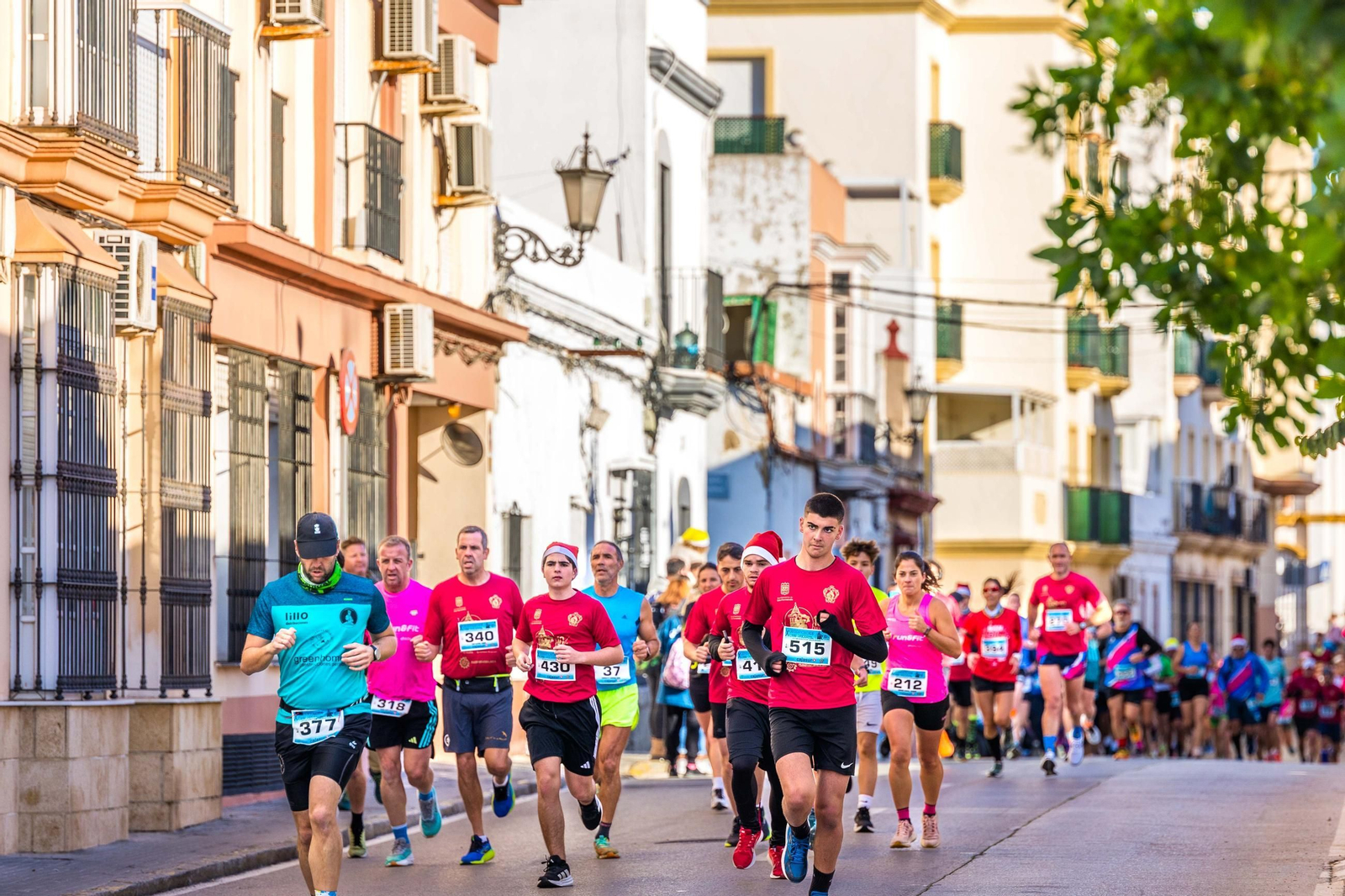 Gran ambiente en la Carrera Solidaria de la Divina Pastora en San Fernando