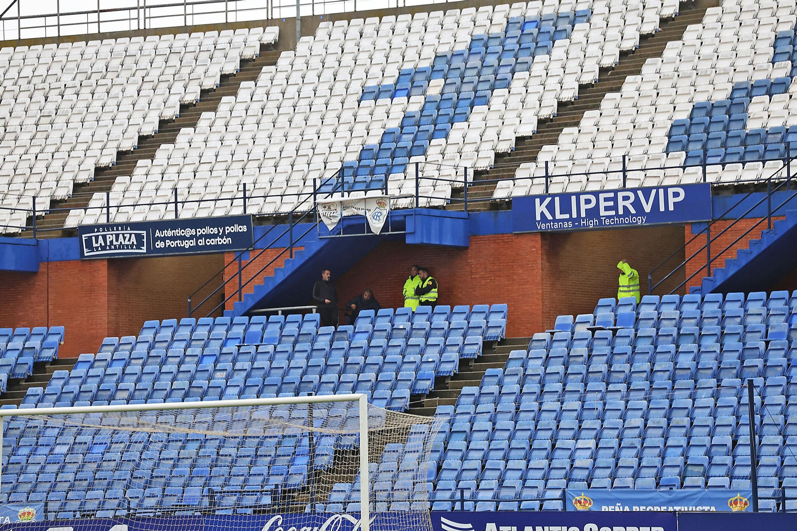 La suspensión del Recreativo de Huelva - UCAM Murcia en imágenes