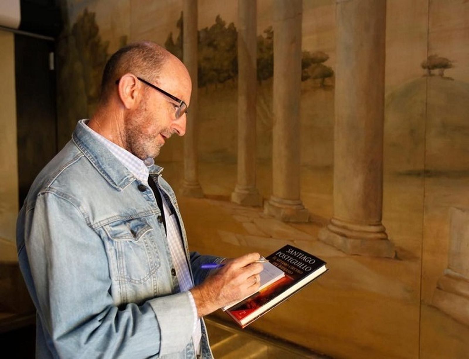 Paco Correal durante una entrevista.