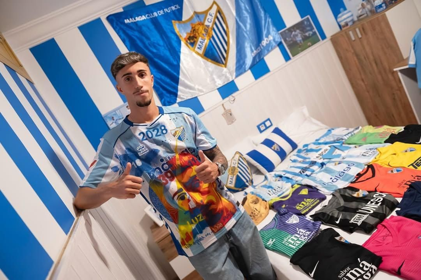 David Larrubia, en  su renovación con el Málaga CF
