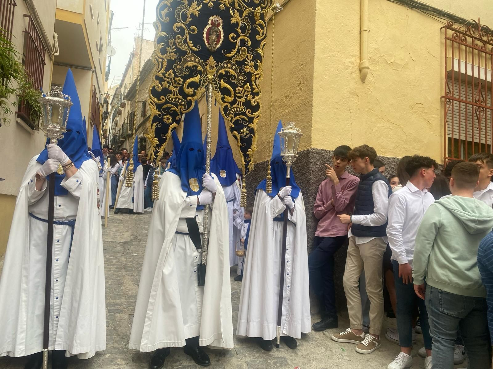 Tarde de Domingo de Ramos con cielos grises
