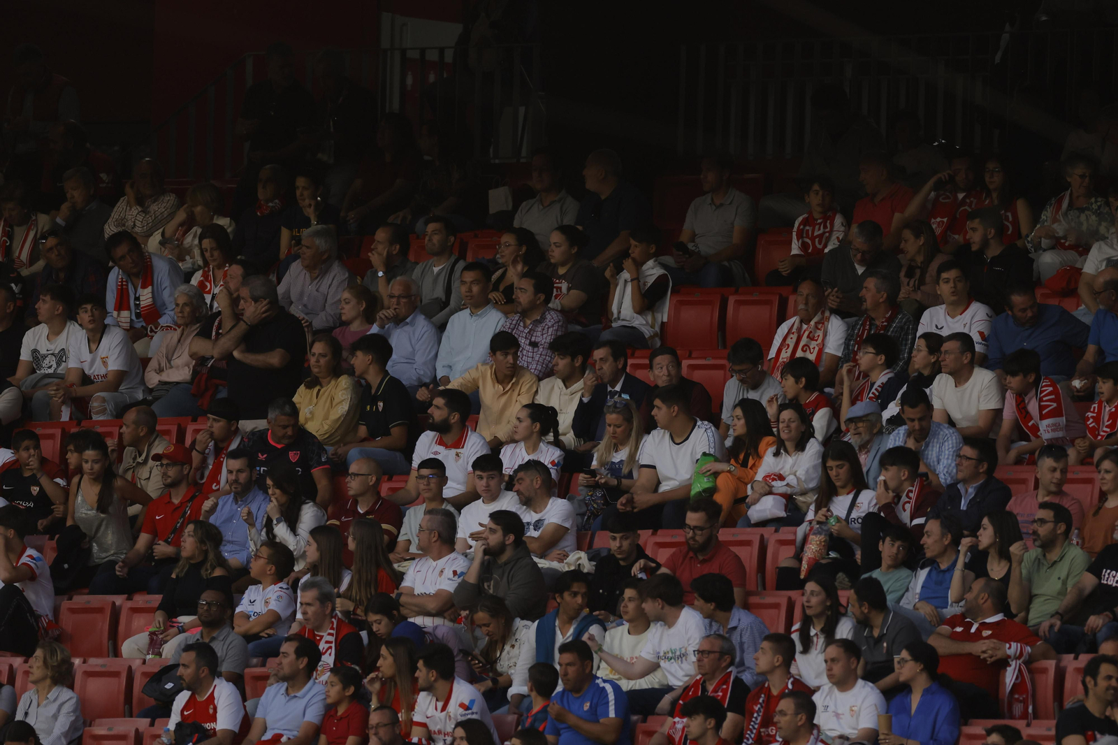 Búscate en las fotos del Sevilla-Celta