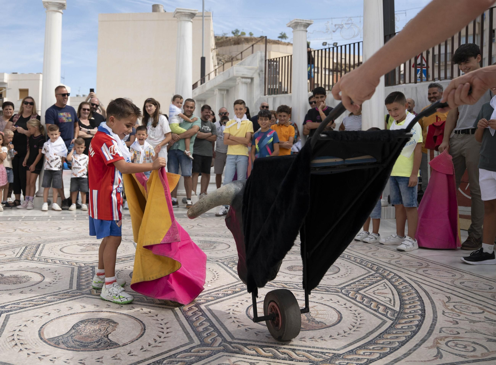 Las imágenes del taller de toros para niños y toro mecánico en Macael