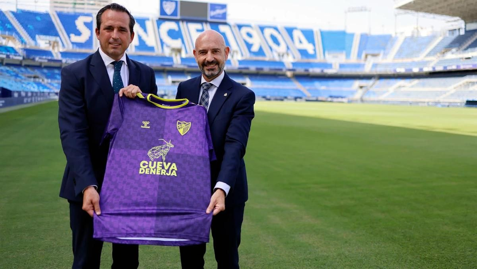 La camiseta con el logo de Cueva de Nerja