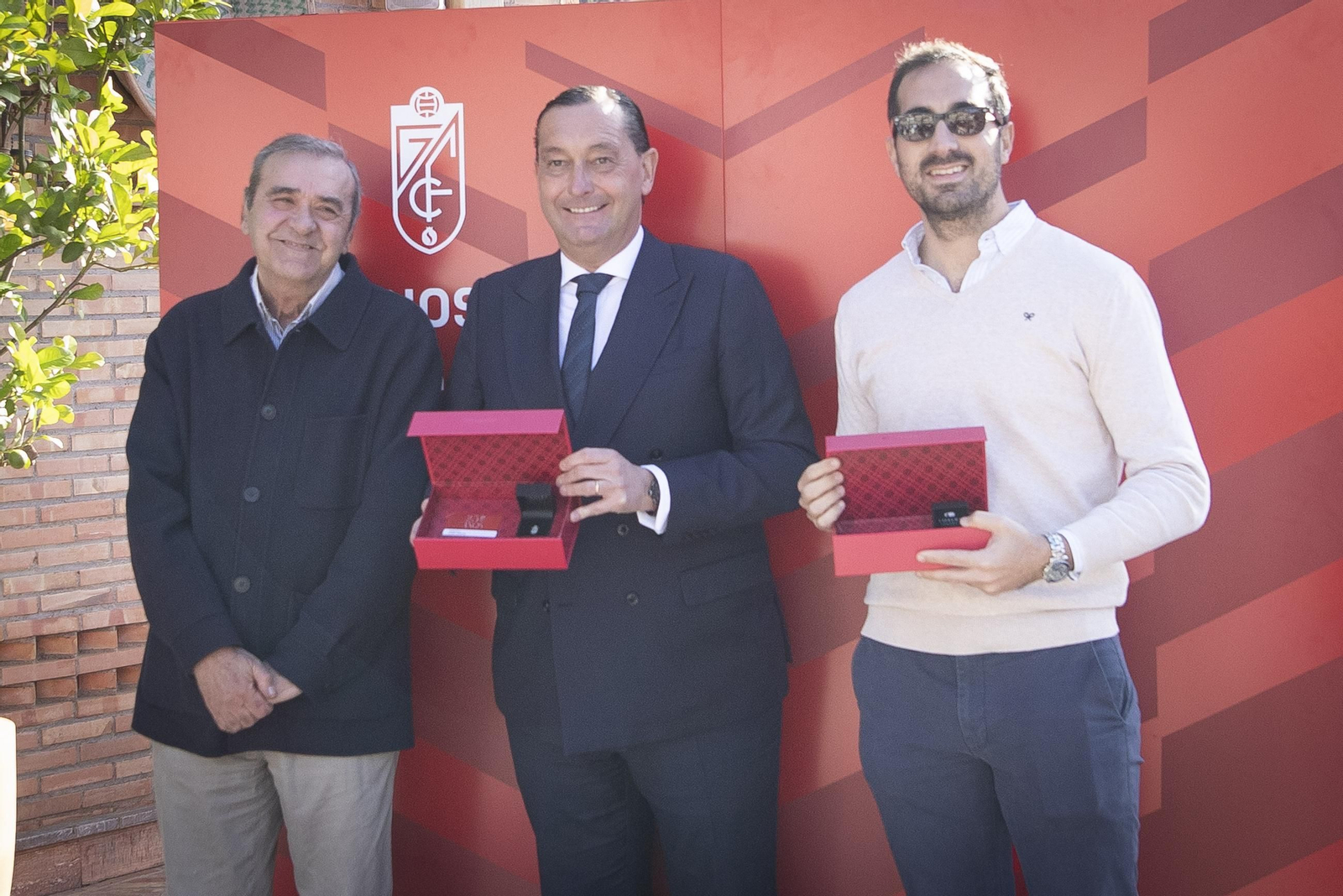 La entrega de insignias del Granada a sus abonados, en imágenes