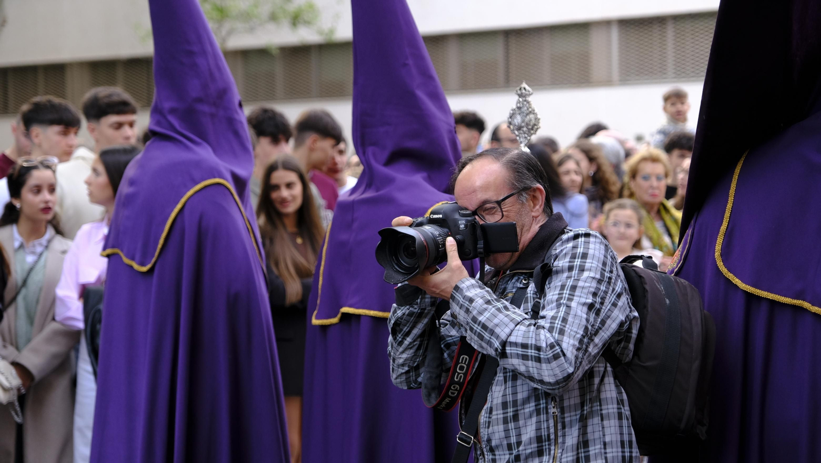 Pasión vuelve a su Iglesia de Santa Teresa azotada por la lluvia