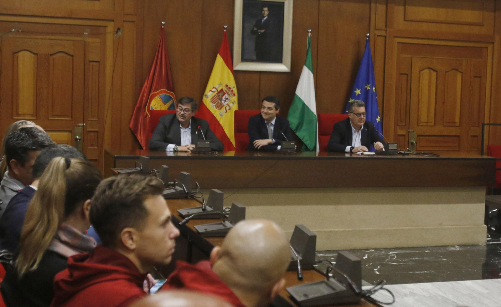 La recepción del Ayuntamiento al Córdoba CF por su ascenso a Primera RFEF, en imágenes