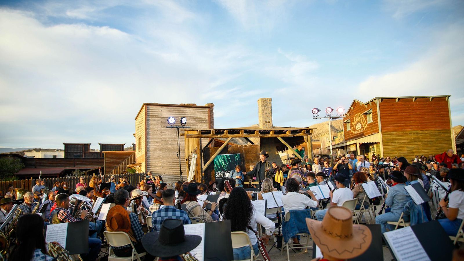 La Agrupación Musical San Indalecio de La Cañada durante su actuación.