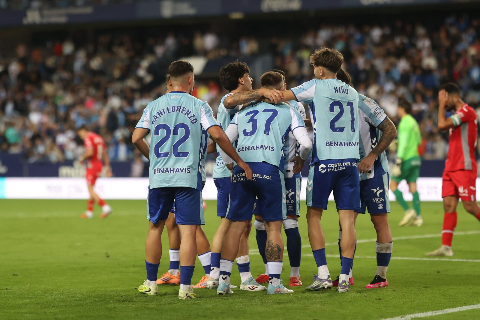 Las fotos del imponente ambiente en La Rosaleda en el Málaga - Córdoba CF