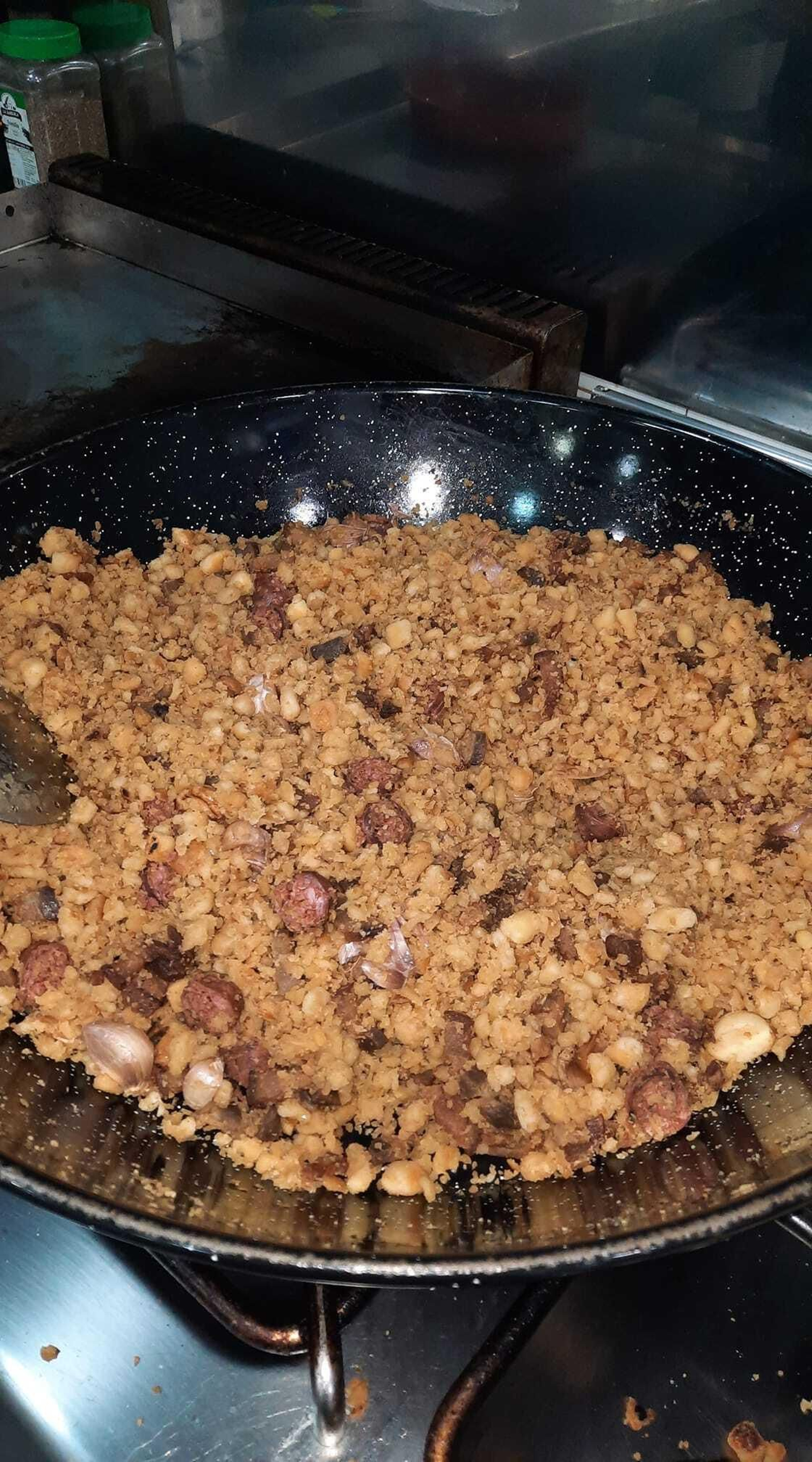 Las migas son una de las elaboraciones más vendidas de Bar Pedro, defensor de la tradición gastronómica cordobesa