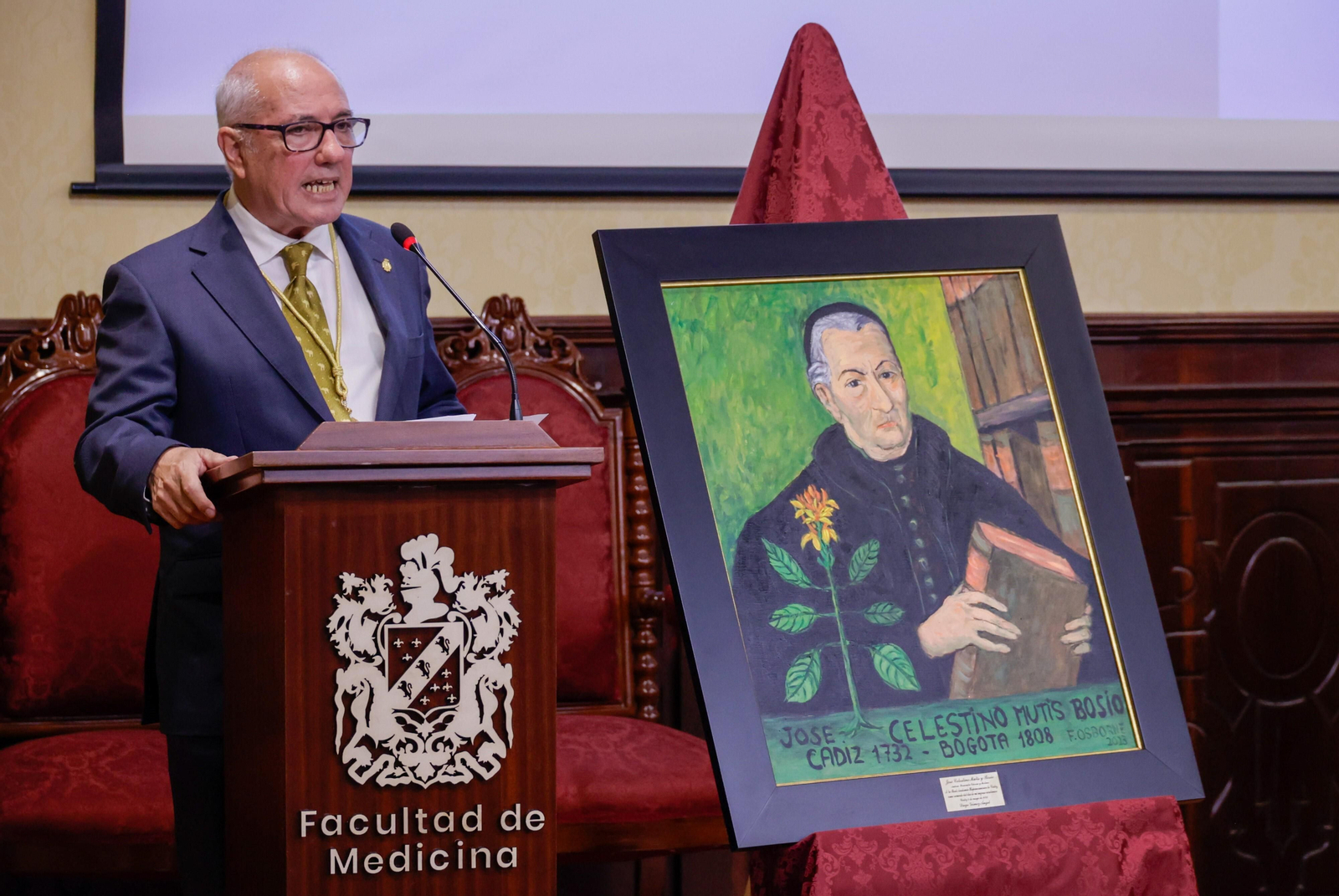 Ripoll, durante su intervención, ante el cuadro donado por Gómez-Ángel.