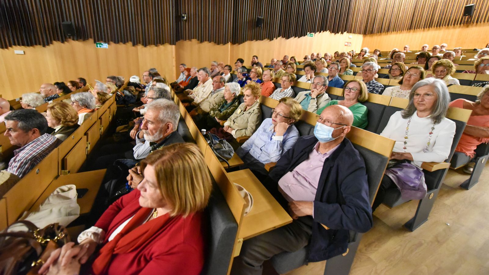 Fotos de la conferencia de Rosa María Calaf con Juan Jose Téllez