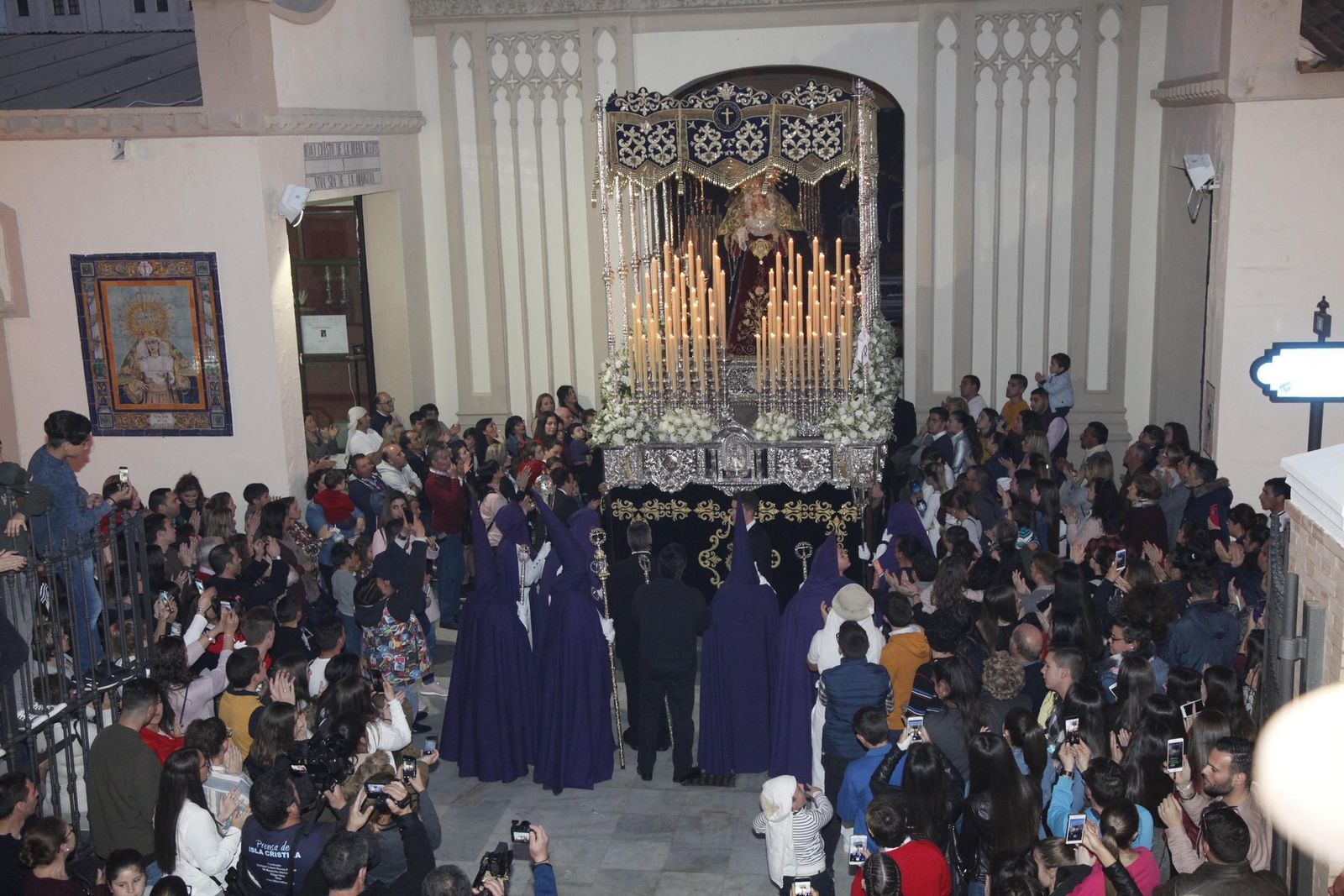 El palio sale desde Nuestra Señora de los Ángeles.