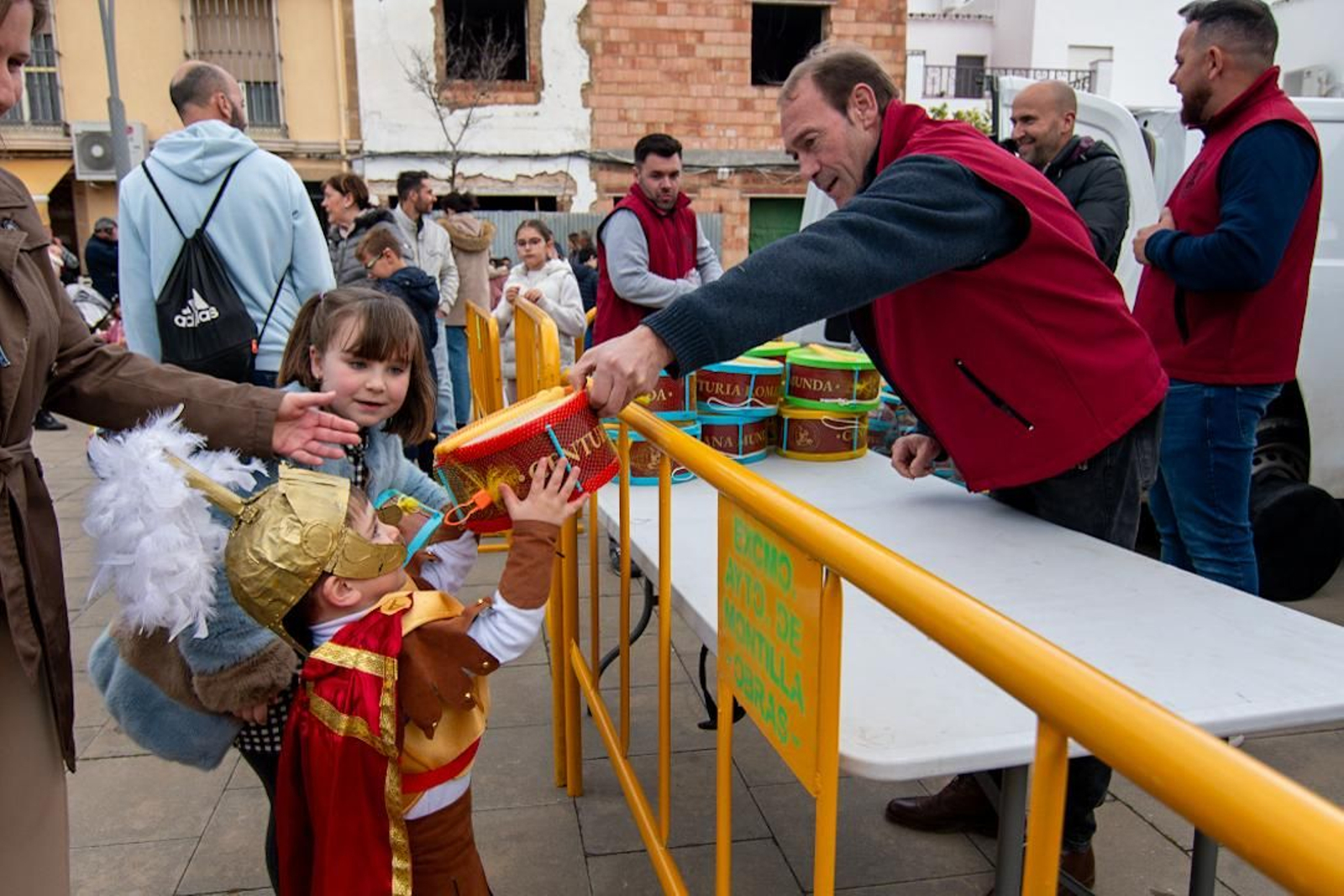 La tamborada de la Centuria Romana Munda en Montilla, en imágenes