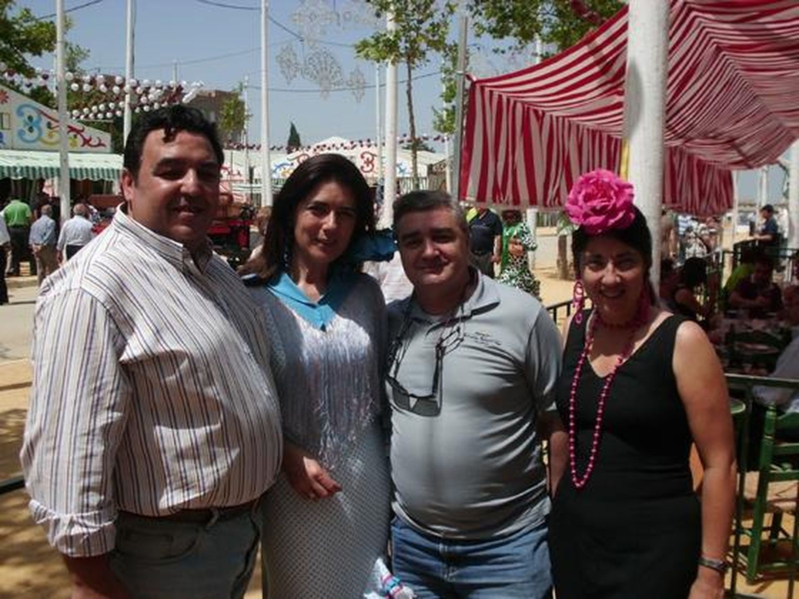 Elisabeth Guerecaecheverria, su hermana Cristina, José Luis Chillida, y Victor Pastoriza, en el recinto ferial.