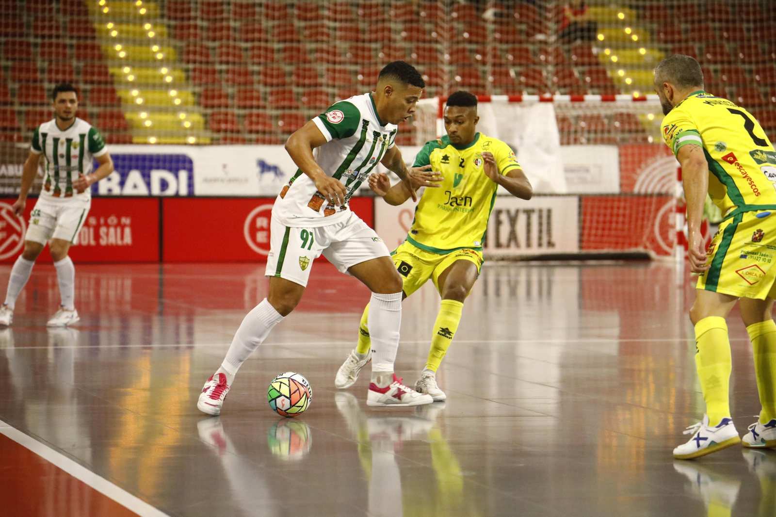 Las mejores fotos de la victoria del Córdoba Futsal ante el Jaén Paraíso Interior
