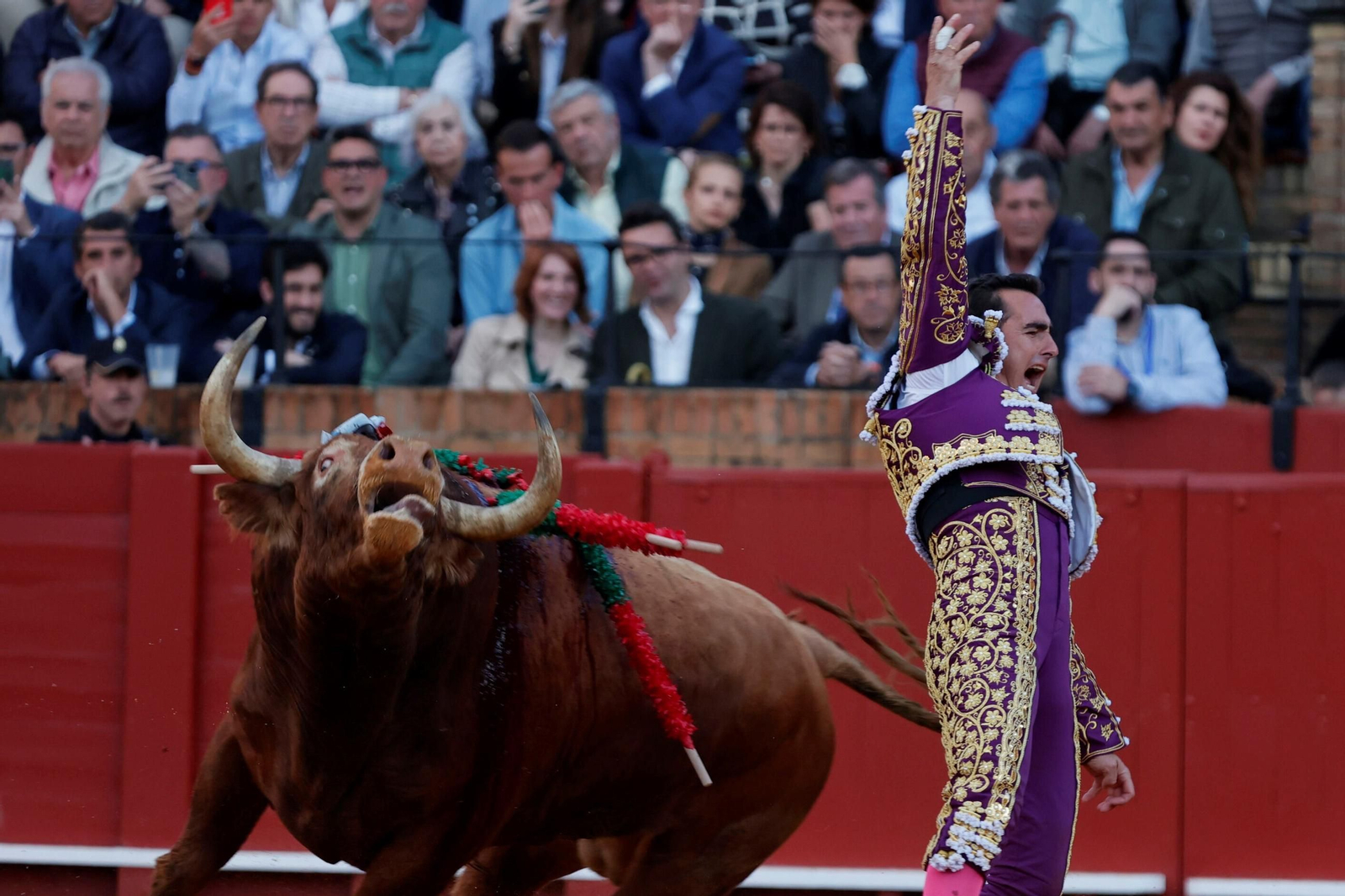 Las fotos de la corrida de David Galván, El Fandi y Ginés Marín en la Maestranza
