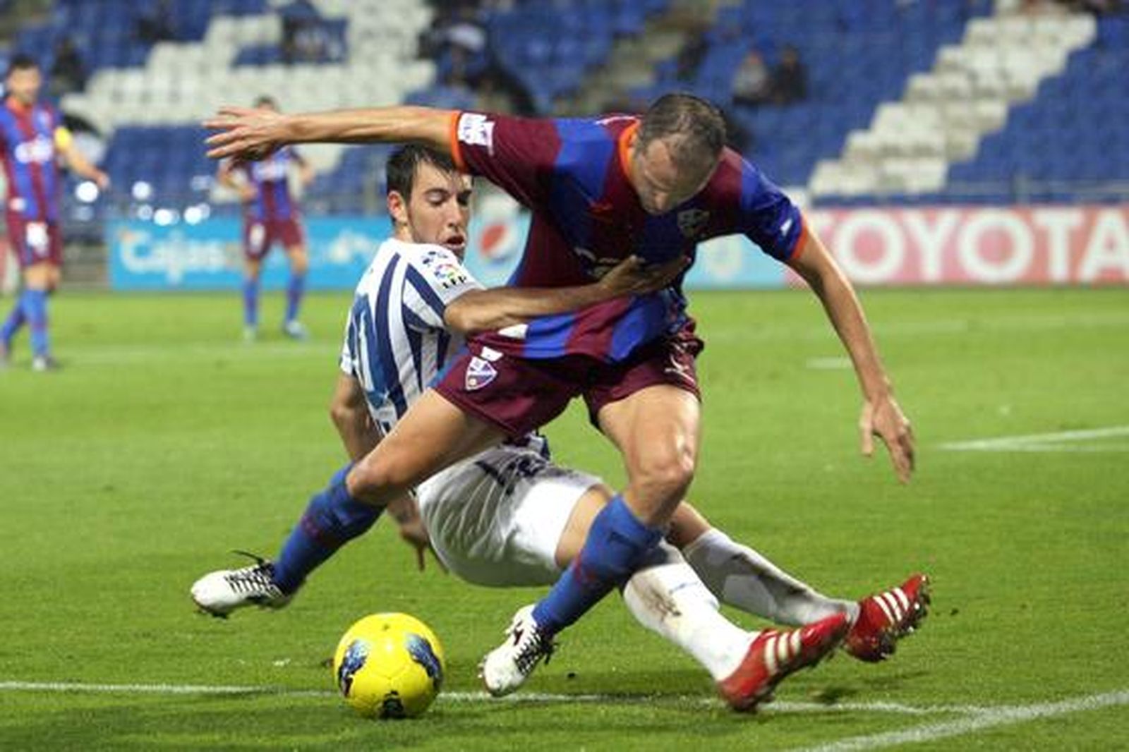 El Recreativo no pasa del empate en casa ante el Huesca. / Espínola