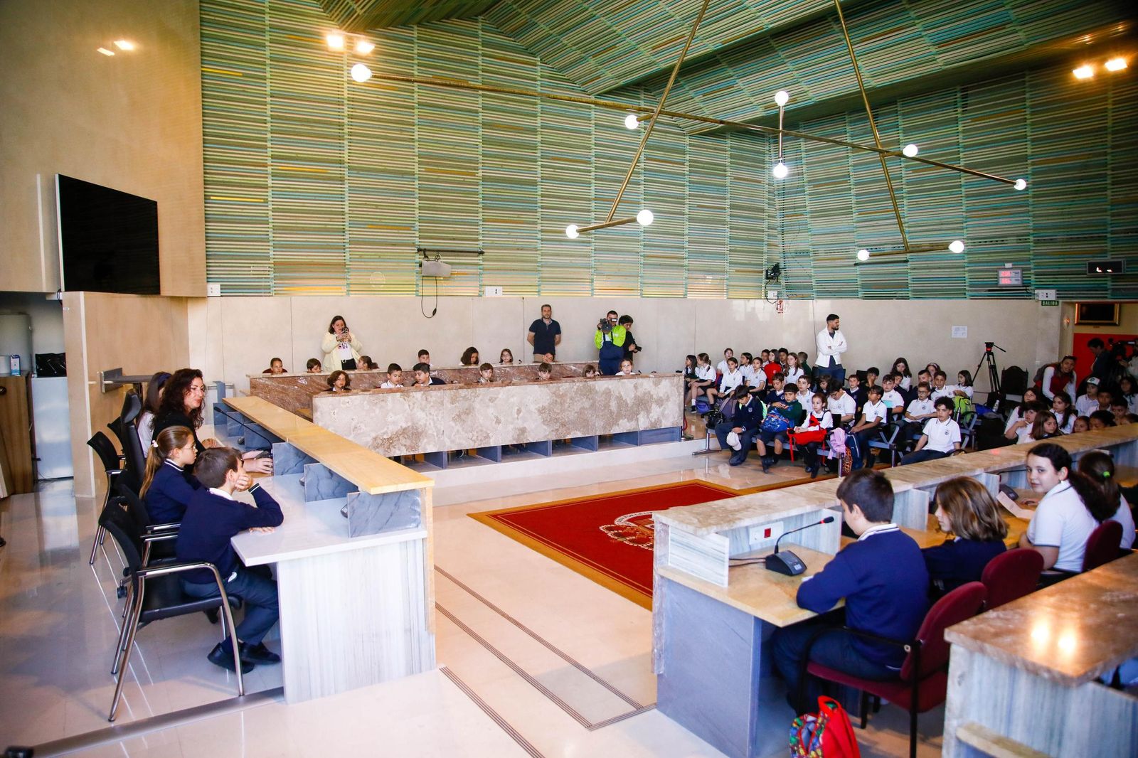 Visita al Ayuntamiento de Almería del colegio Virgen de Fátima, en imágenes