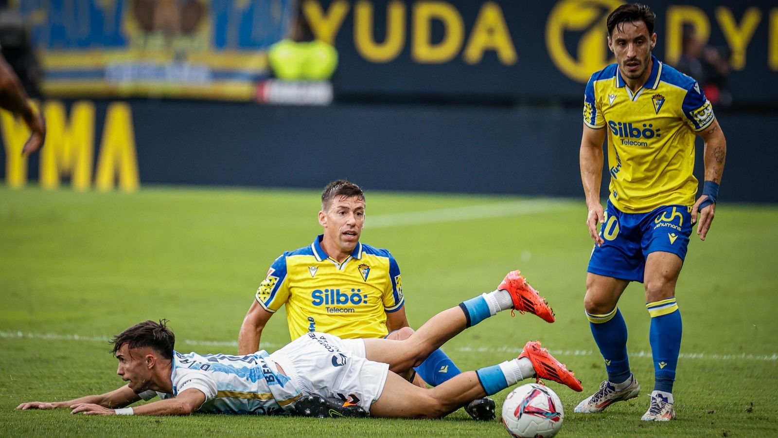 Búscate entre las imágenes del partido de futbol Cádiz CF - Málaga CF