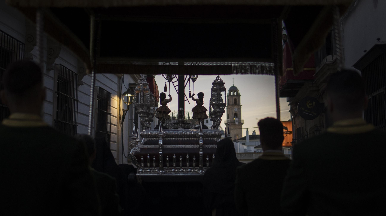 Imágenes de la Hermandad de La Vera-Cruz en el Jueves Santo de Jerez 2025