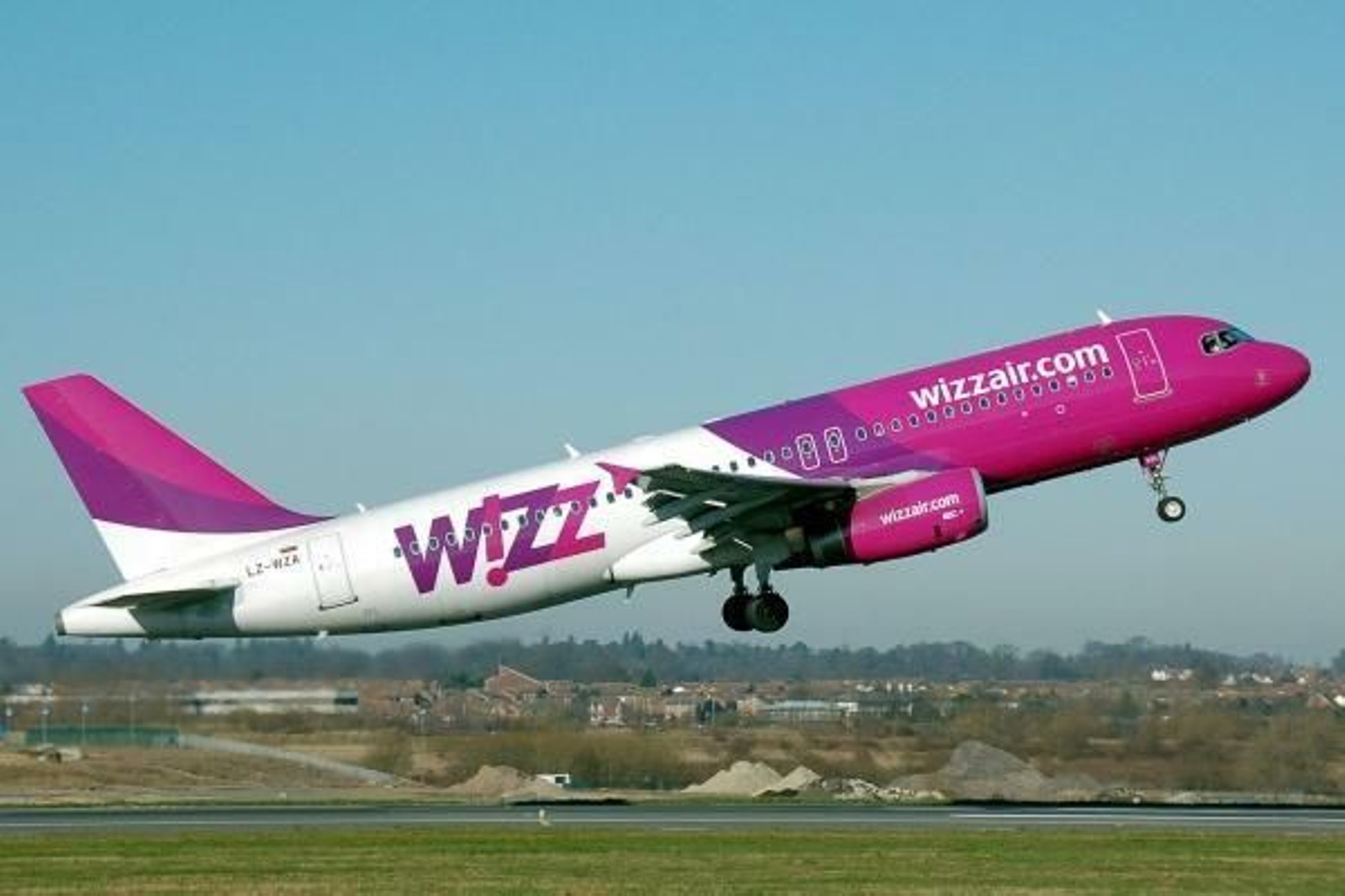 Un avión de la compañía Wizz Air que operará la ruta Sevilla-Bucarest.
