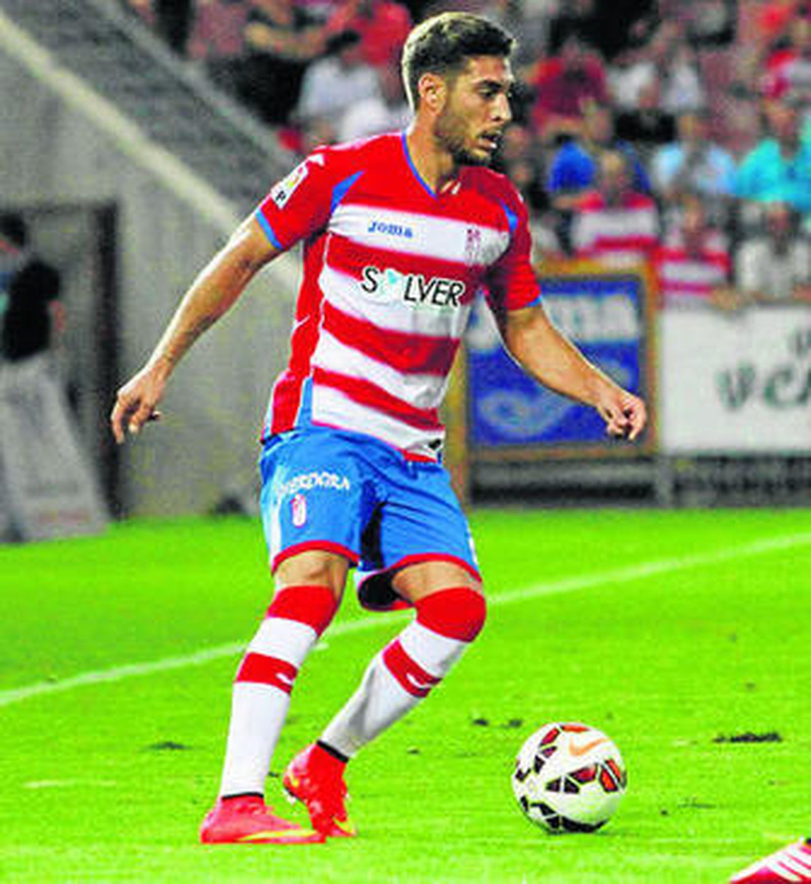 Rubén Rochina durante un lance del partido ante el Atlético Tetuán.