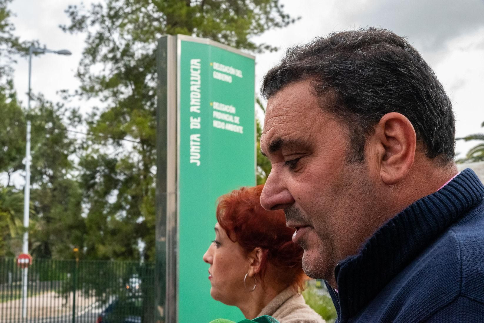 El alcalde de Tharsis, Lorenzo Gómez, ante la Delegación de la Junta en Huelva, en una imagen de archivo. El alcalde de Tharsis, Lorenzo Gómez, ante la Delegación de la Junta en Huelva, en una imagen de archivo.