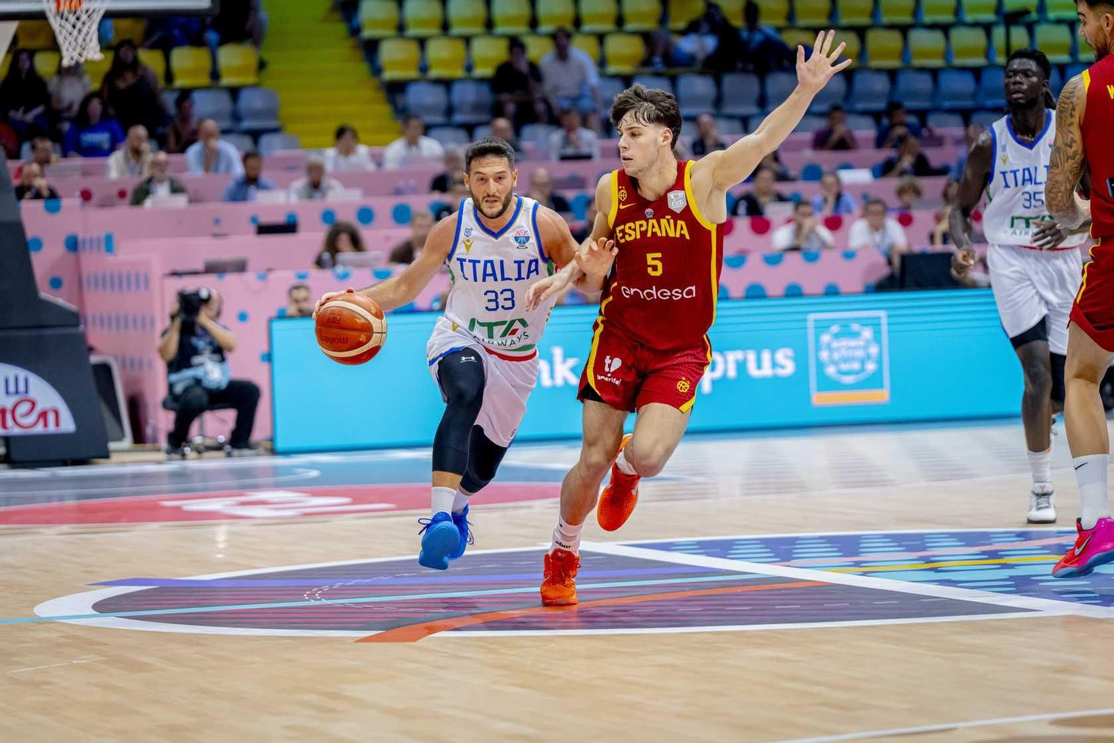 Eurobasket 2025: España y Mario Saint-Supéry se asoman al abismo