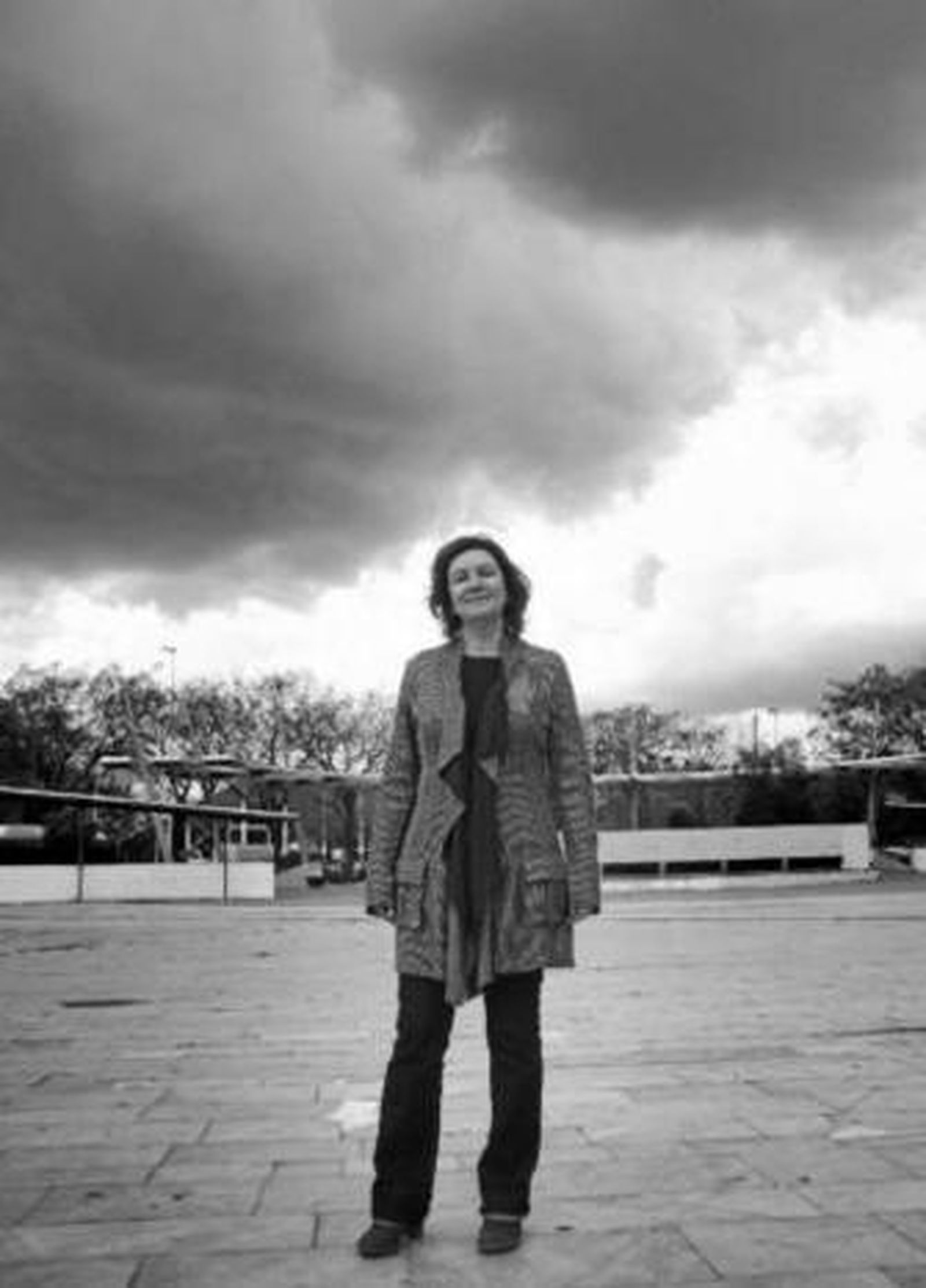 Clara Sánchez regresa a las librerías tras obtener el Premio Nadal con 'Lo que esconde tu nombre'.