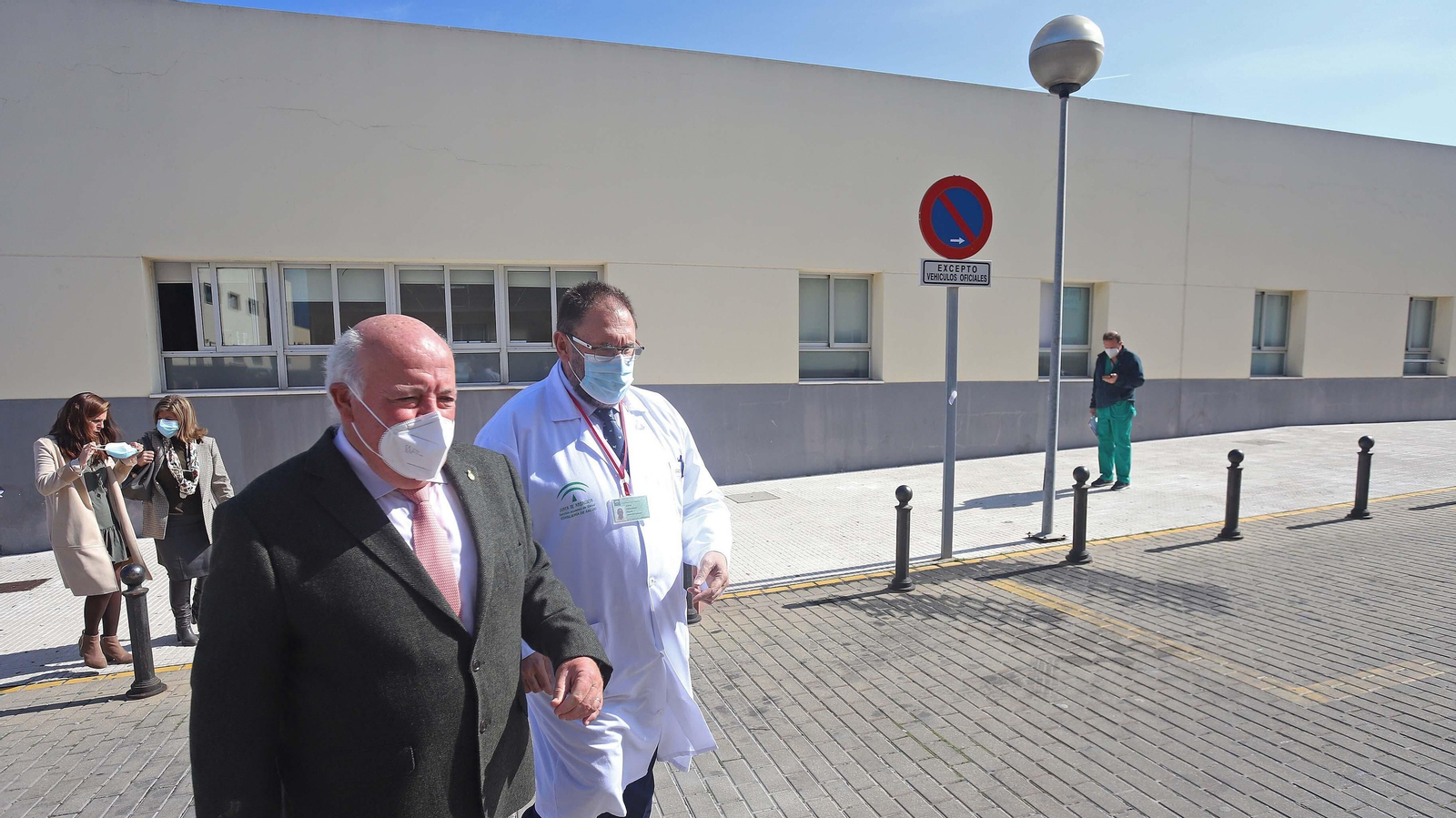 Visita de Jesús Aguirre al hospital Punta Europa en Algeciras