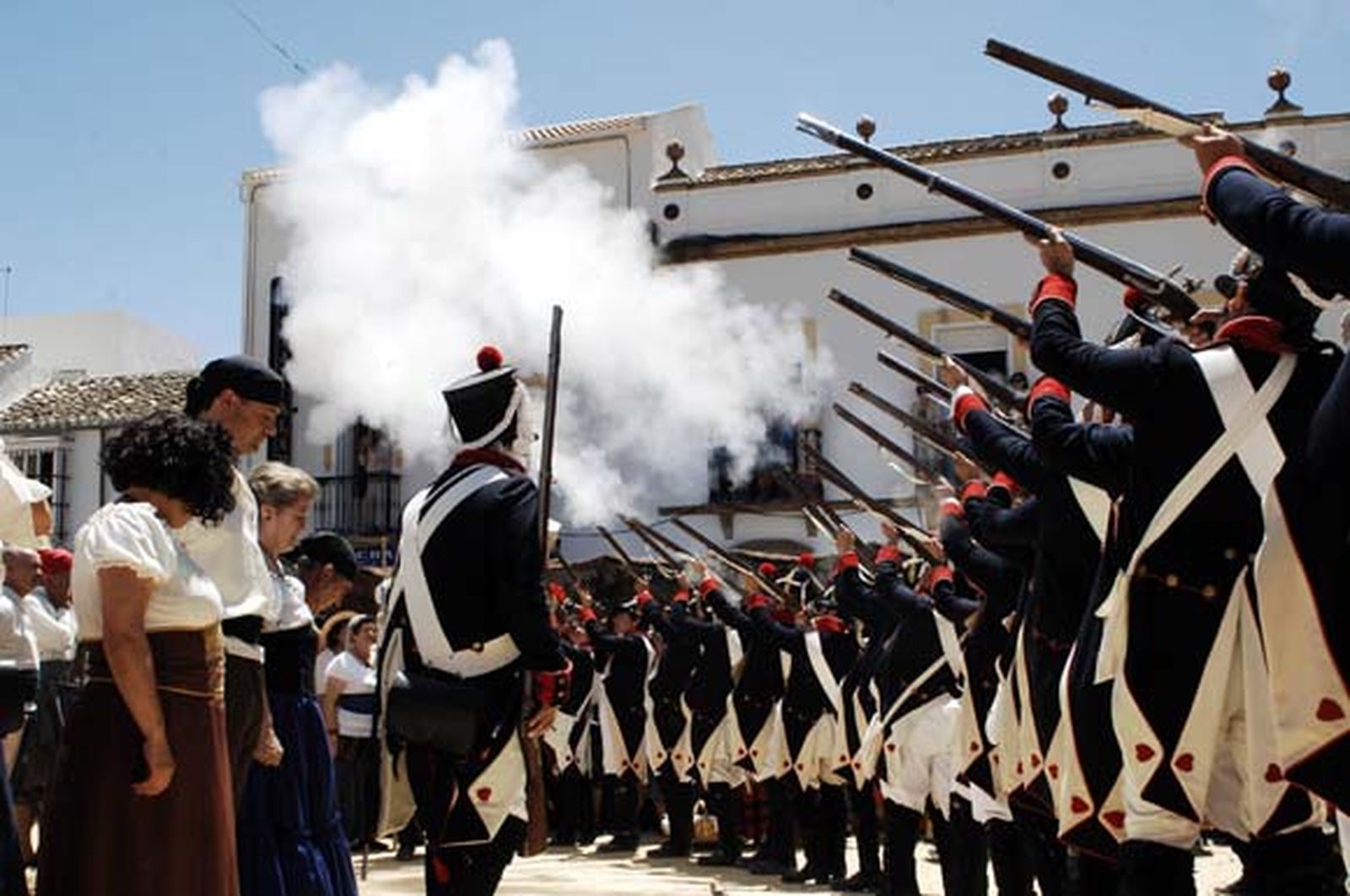 La localidad celebra por todo lo alto y hasta la bandera el bicentenario contra los franceses, nombrando alcalde de las fiestas al ex ministro Manuel Pimentel

Foto: Ramon Aguilar