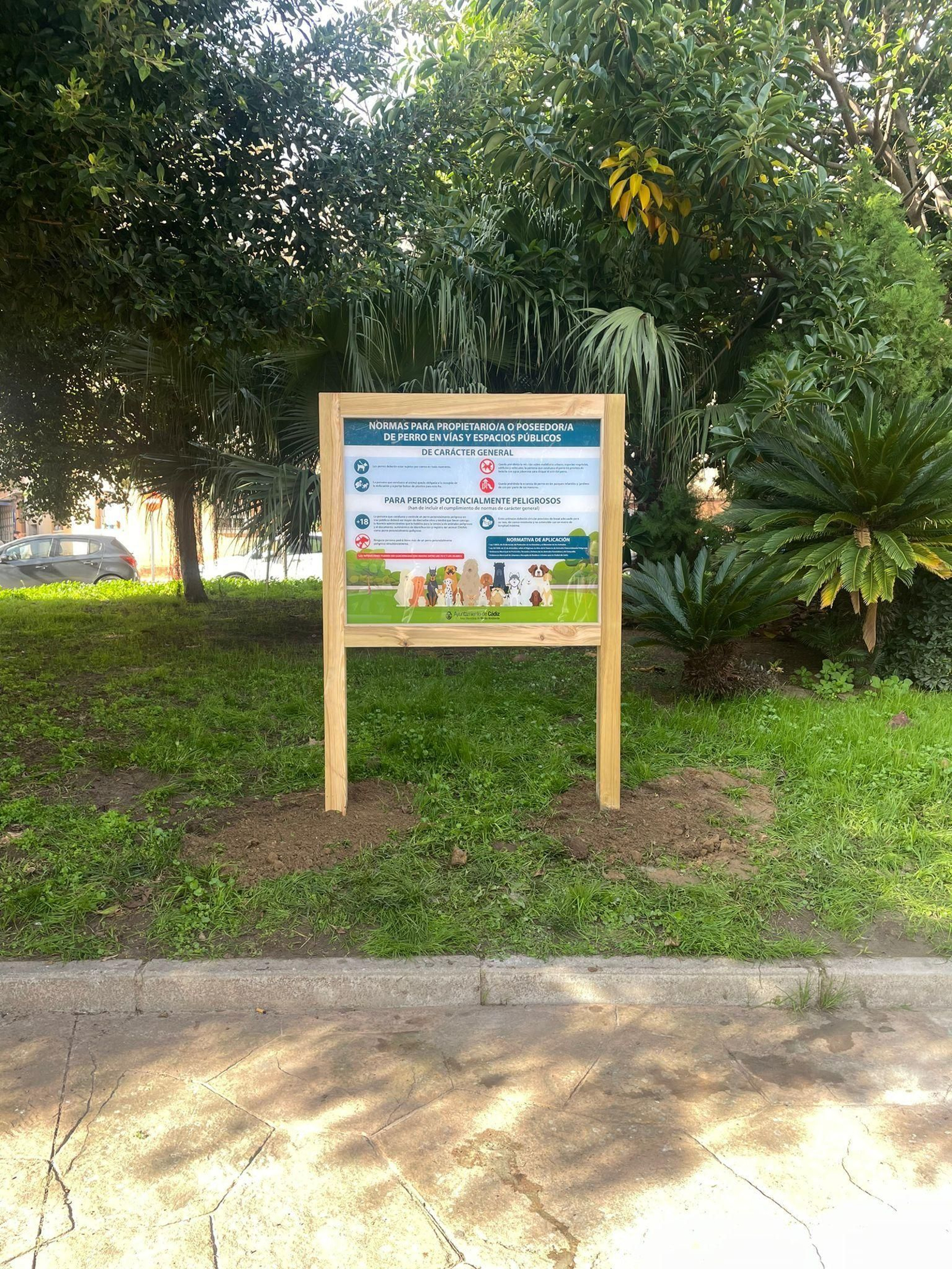 Nueva señalética para propietarios de perros en Cádiz.