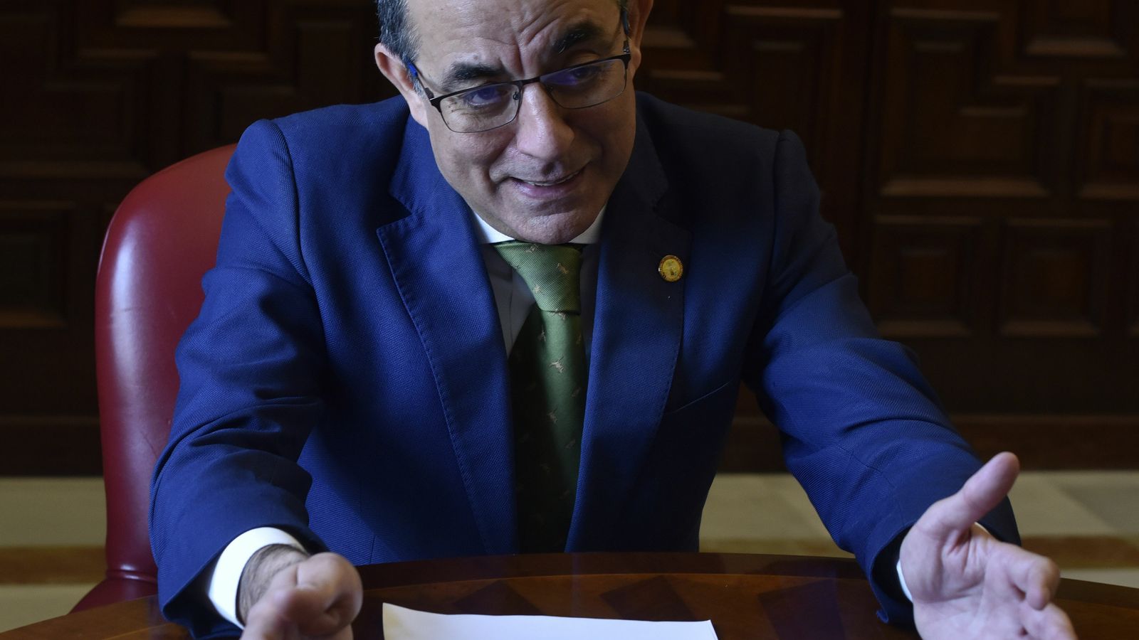 El rector de la US y candidato a la reelección, en un momento de la entrevista.