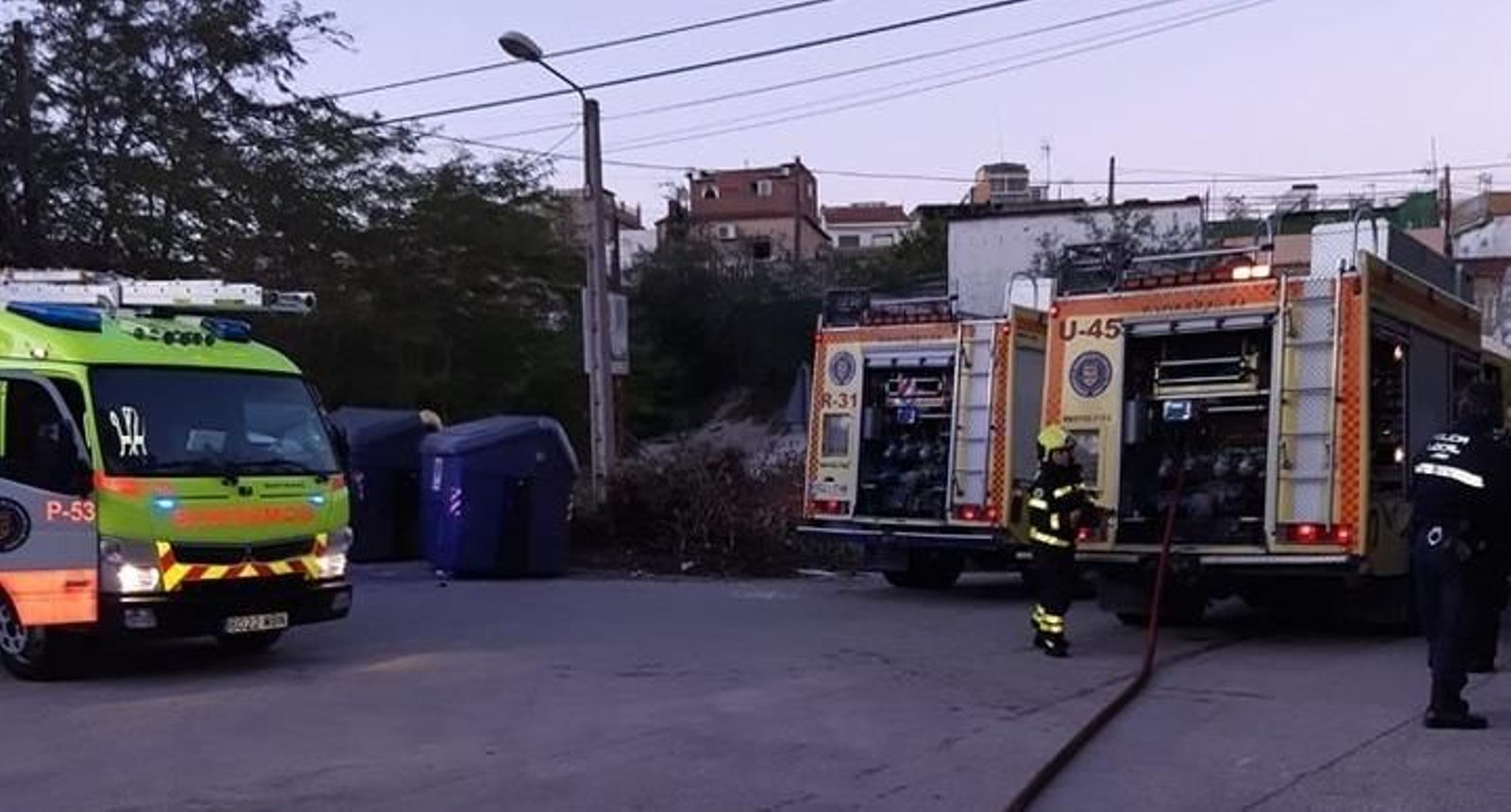 Despliegue de los bomberos, durante el incendio.